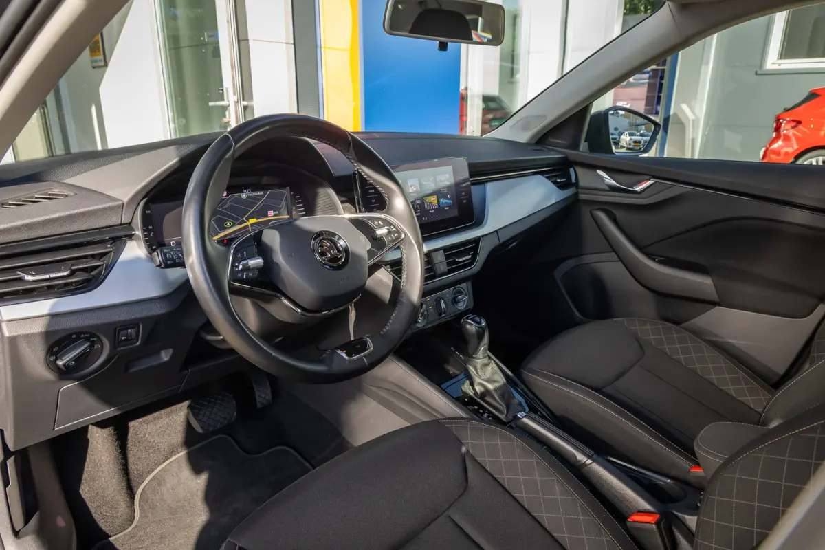 1.0 TSI Ambition | Apple Carplay/Android Auto | Digitaal dashboard | Airco | Cruise control | Navigatie | Lichtmetalen velgen | Airco | Apple Carplay/Android Auto|telefoonintegratie premium 