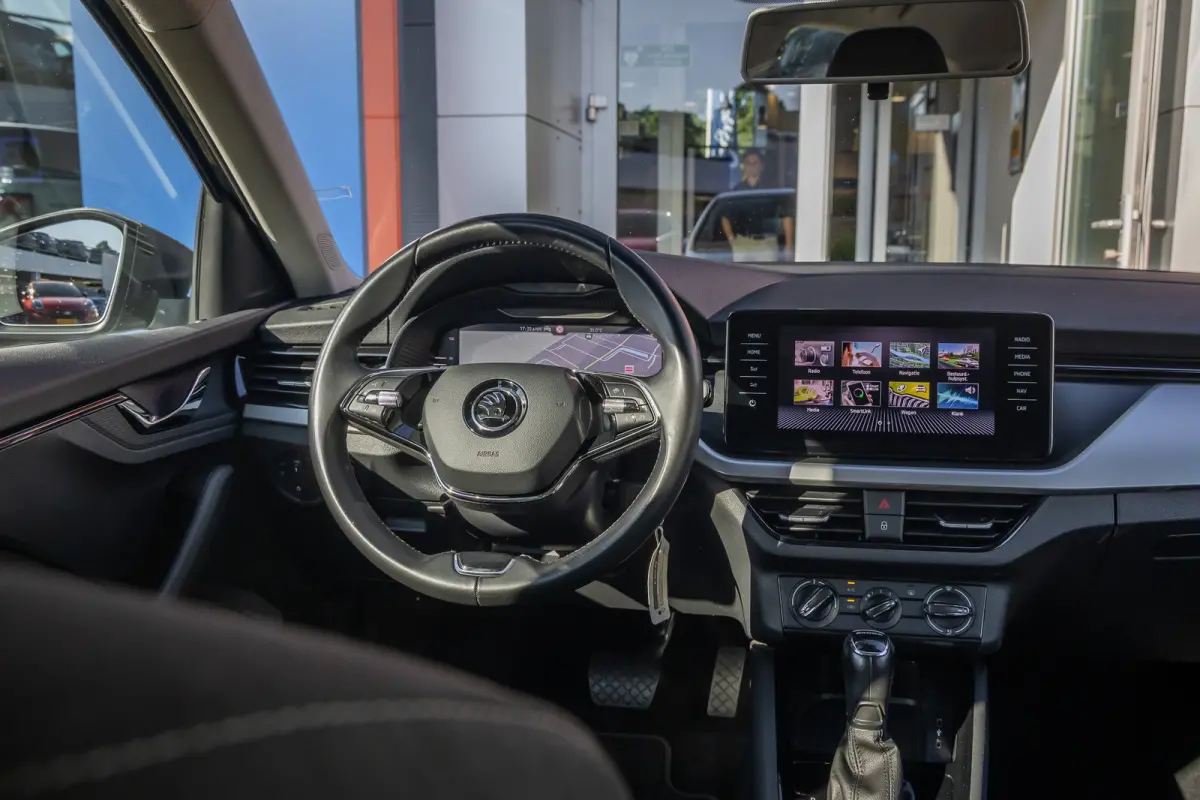1.0 TSI Ambition | Apple Carplay/Android Auto | Digitaal dashboard | Airco | Cruise control | Navigatie | Lichtmetalen velgen | Airco | Apple Carplay/Android Auto|telefoonintegratie premium 