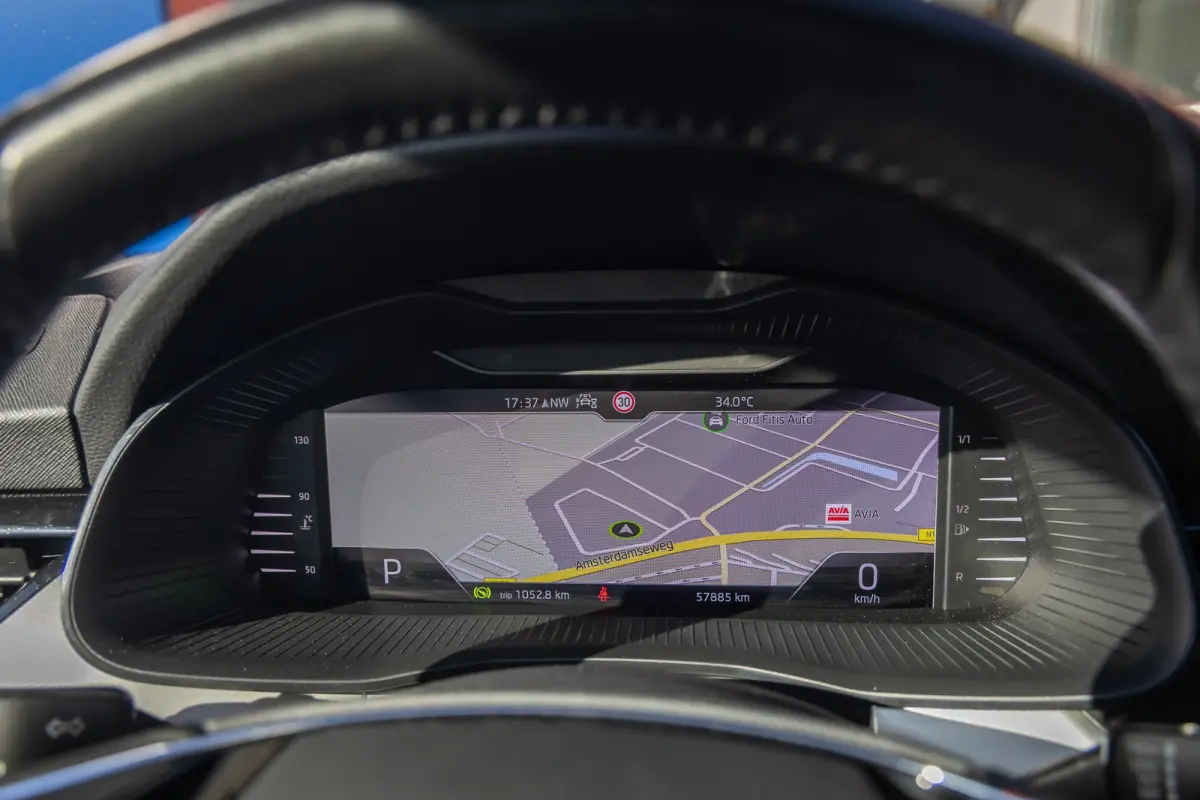 1.0 TSI Ambition | Apple Carplay/Android Auto | Digitaal dashboard | Airco | Cruise control | Navigatie | Lichtmetalen velgen | Airco | Apple Carplay/Android Auto|telefoonintegratie premium 