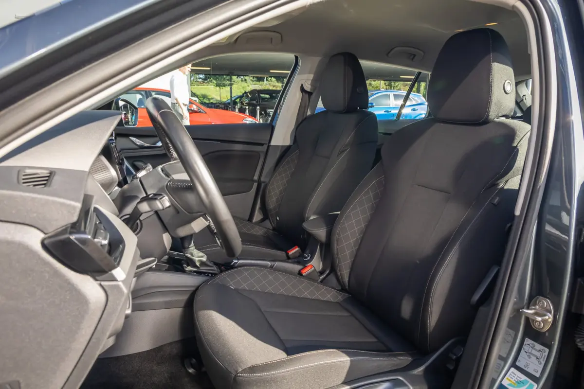 1.0 TSI Ambition | Apple Carplay/Android Auto | Digitaal dashboard | Airco | Cruise control | Navigatie | Lichtmetalen velgen | Airco | Apple Carplay/Android Auto|telefoonintegratie premium 
