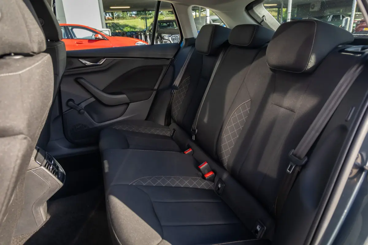 1.0 TSI Ambition | Apple Carplay/Android Auto | Digitaal dashboard | Airco | Cruise control | Navigatie | Lichtmetalen velgen | Airco | Apple Carplay/Android Auto|telefoonintegratie premium 