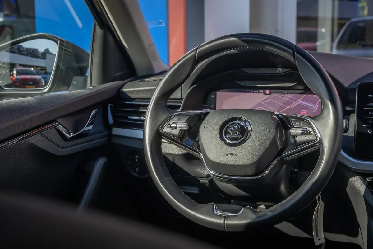 1.0 TSI Ambition | Apple Carplay/Android Auto | Digitaal dashboard | Airco | Cruise control | Navigatie | Lichtmetalen velgen | Airco | Apple Carplay/Android Auto|telefoonintegratie premium 