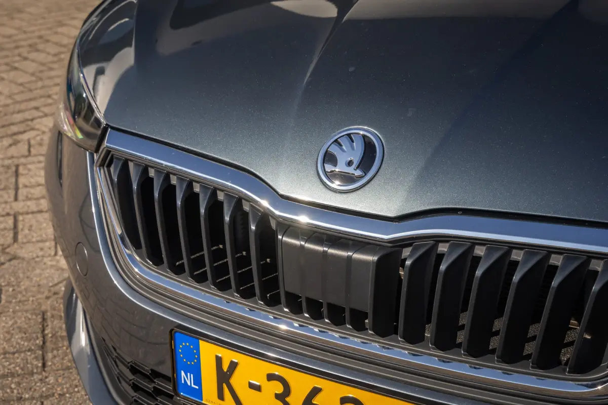1.0 TSI Ambition | Apple Carplay/Android Auto | Digitaal dashboard | Airco | Cruise control | Navigatie | Lichtmetalen velgen | Airco | Apple Carplay/Android Auto|telefoonintegratie premium 