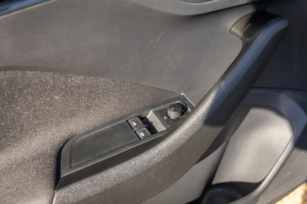 1.0 TSI Ambition | Apple Carplay/Android Auto | Digitaal dashboard | Airco | Cruise control | Navigatie | Lichtmetalen velgen | Airco | Apple Carplay/Android Auto|telefoonintegratie premium 