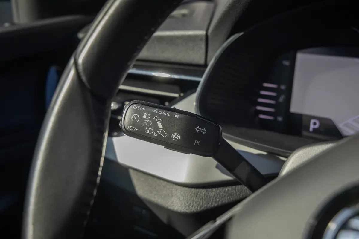 1.0 TSI Ambition | Apple Carplay/Android Auto | Digitaal dashboard | Airco | Cruise control | Navigatie | Lichtmetalen velgen | Airco | Apple Carplay/Android Auto|telefoonintegratie premium 