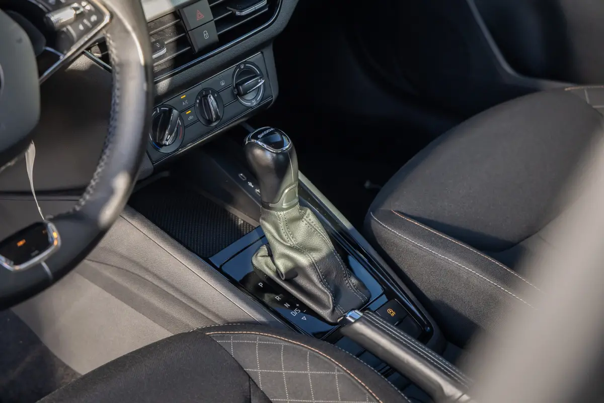 1.0 TSI Ambition | Apple Carplay/Android Auto | Digitaal dashboard | Airco | Cruise control | Navigatie | Lichtmetalen velgen | Airco | Apple Carplay/Android Auto|telefoonintegratie premium 