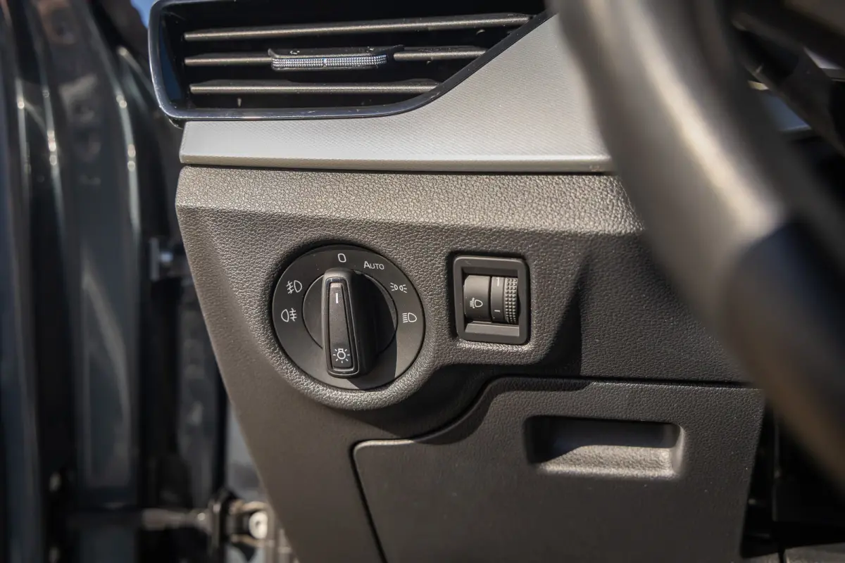 1.0 TSI Ambition | Apple Carplay/Android Auto | Digitaal dashboard | Airco | Cruise control | Navigatie | Lichtmetalen velgen | Airco | Apple Carplay/Android Auto|telefoonintegratie premium 