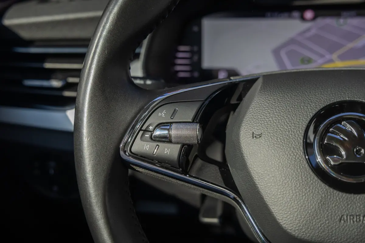 1.0 TSI Ambition | Apple Carplay/Android Auto | Digitaal dashboard | Airco | Cruise control | Navigatie | Lichtmetalen velgen | Airco | Apple Carplay/Android Auto|telefoonintegratie premium 