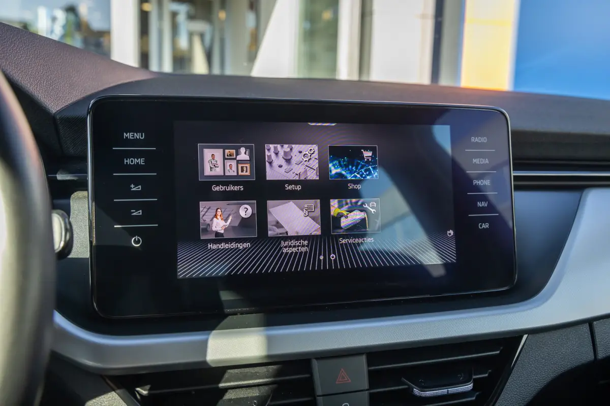1.0 TSI Ambition | Apple Carplay/Android Auto | Digitaal dashboard | Airco | Cruise control | Navigatie | Lichtmetalen velgen | Airco | Apple Carplay/Android Auto|telefoonintegratie premium 
