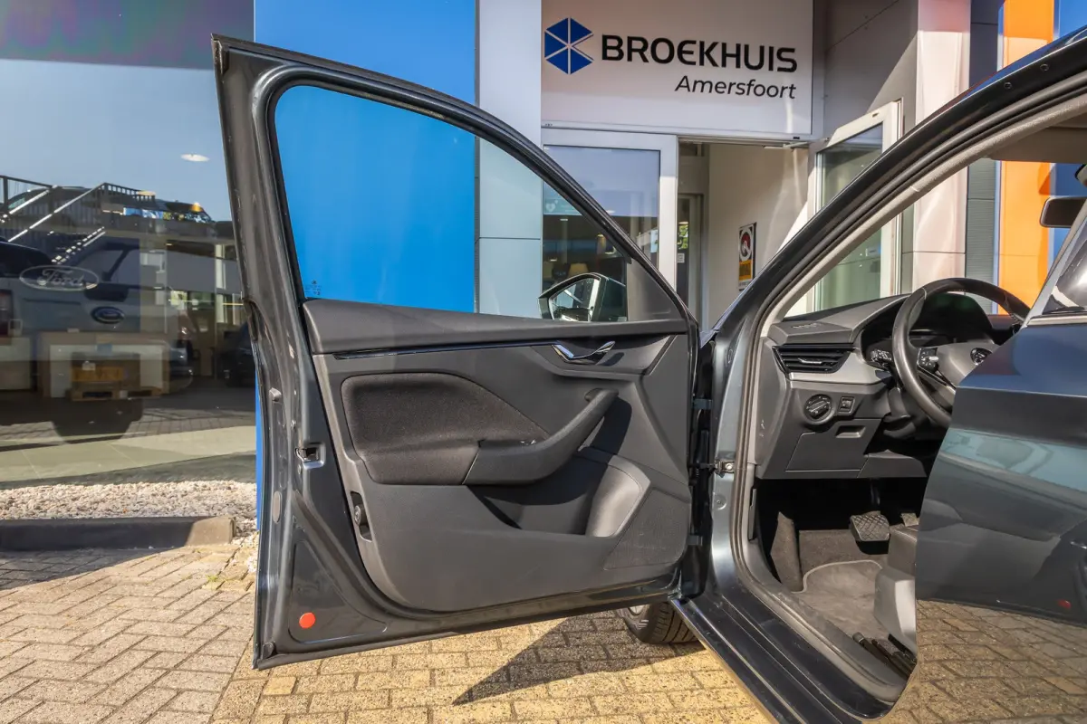 1.0 TSI Ambition | Apple Carplay/Android Auto | Digitaal dashboard | Airco | Cruise control | Navigatie | Lichtmetalen velgen | Airco | Apple Carplay/Android Auto|telefoonintegratie premium 