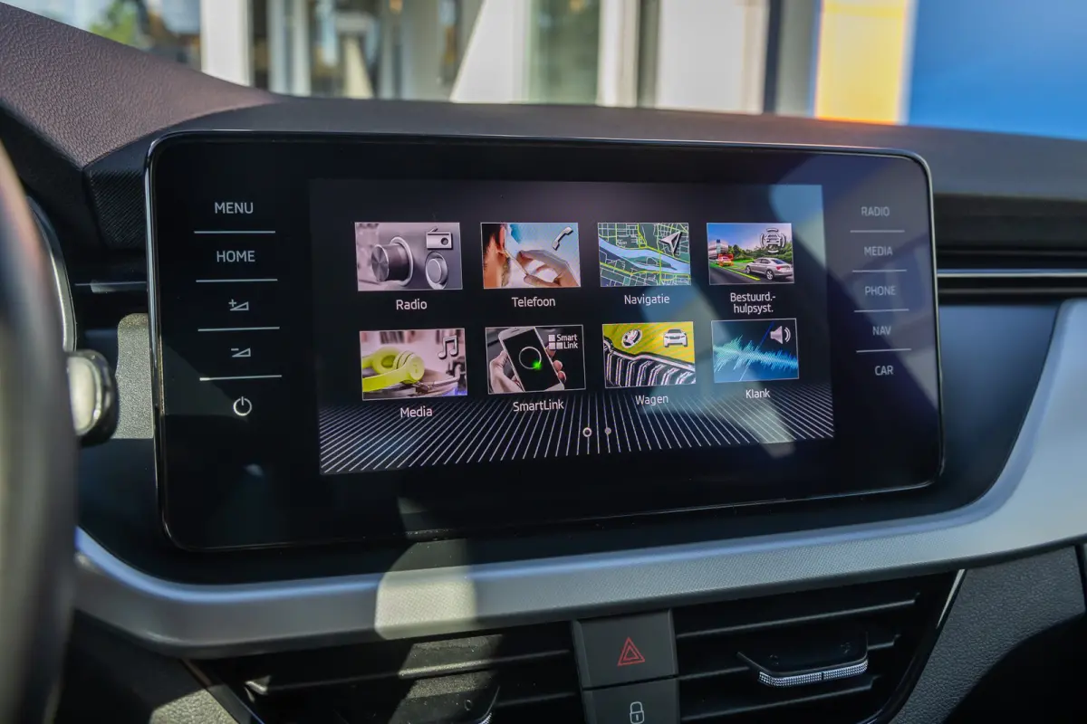1.0 TSI Ambition | Apple Carplay/Android Auto | Digitaal dashboard | Airco | Cruise control | Navigatie | Lichtmetalen velgen | Airco | Apple Carplay/Android Auto|telefoonintegratie premium 
