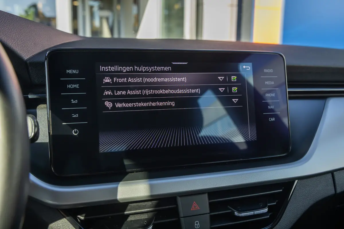 1.0 TSI Ambition | Apple Carplay/Android Auto | Digitaal dashboard | Airco | Cruise control | Navigatie | Lichtmetalen velgen | Airco | Apple Carplay/Android Auto|telefoonintegratie premium 
