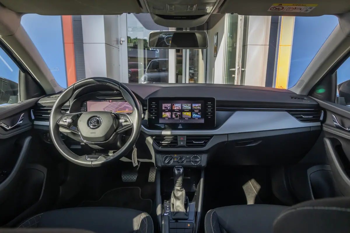 1.0 TSI Ambition | Apple Carplay/Android Auto | Digitaal dashboard | Airco | Cruise control | Navigatie | Lichtmetalen velgen | Airco | Apple Carplay/Android Auto|telefoonintegratie premium 