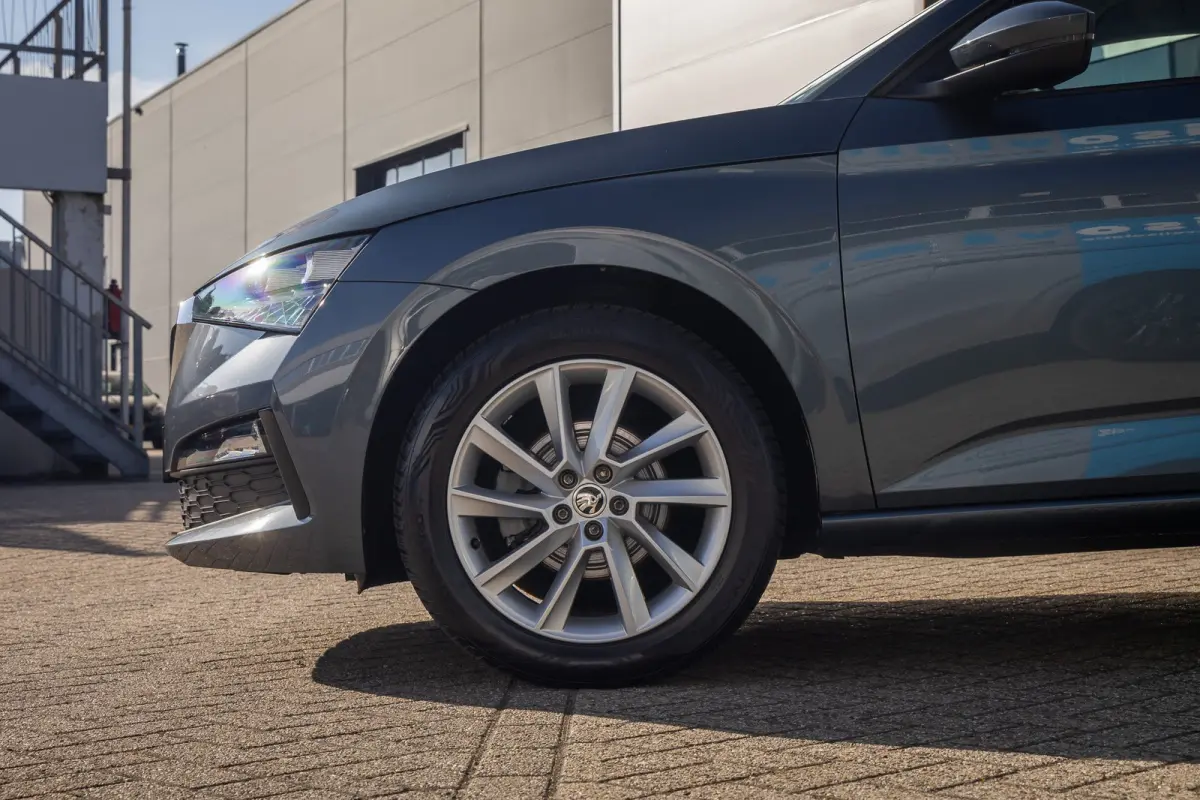 1.0 TSI Ambition | Apple Carplay/Android Auto | Digitaal dashboard | Airco | Cruise control | Navigatie | Lichtmetalen velgen | Airco | Apple Carplay/Android Auto|telefoonintegratie premium 