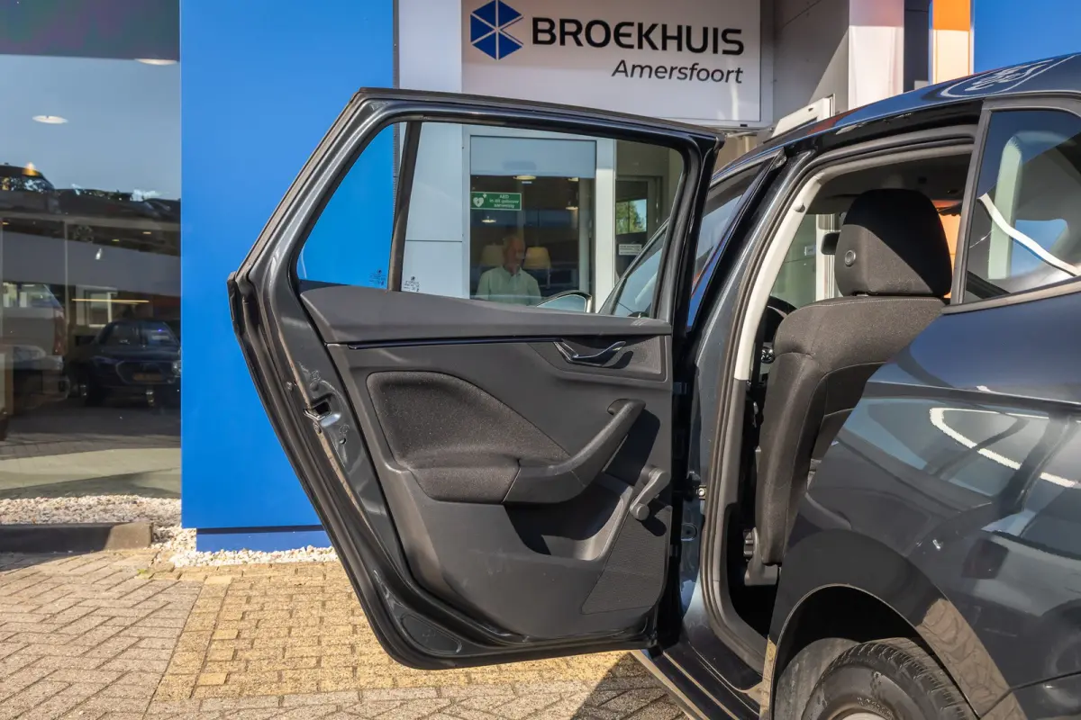 1.0 TSI Ambition | Apple Carplay/Android Auto | Digitaal dashboard | Airco | Cruise control | Navigatie | Lichtmetalen velgen | Airco | Apple Carplay/Android Auto|telefoonintegratie premium 