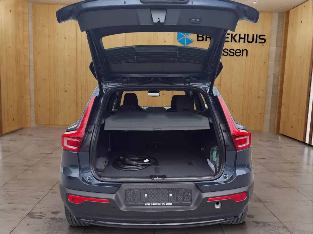 185 kW Single Motor Extended Range RWD Plus Black Edition | BLIS | 360 Camera | Stoel + Stuur Verwarming | Harman Kardon | Keyless Start / Entry |