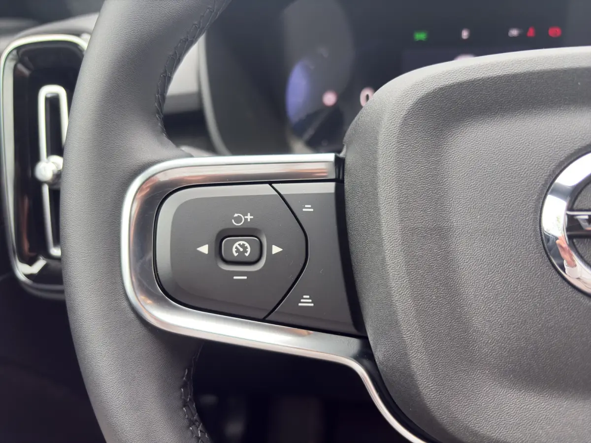 185 kW Single Motor Extended Range RWD Plus Black Edition | BLIS | 360 Camera | Stoel + Stuur Verwarming | Harman Kardon | Keyless Start / Entry |