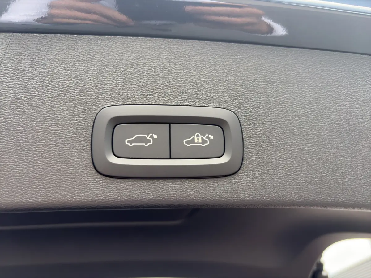 185 kW Single Motor Extended Range RWD Plus Black Edition | BLIS | 360 Camera | Stoel + Stuur Verwarming | Harman Kardon | Keyless Start / Entry |