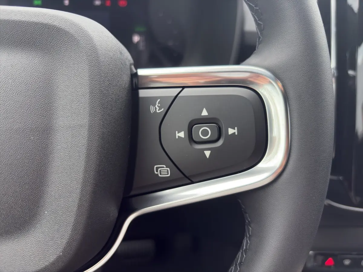 185 kW Single Motor Extended Range RWD Plus Black Edition | BLIS | 360 Camera | Stoel + Stuur Verwarming | Harman Kardon | Keyless Start / Entry |