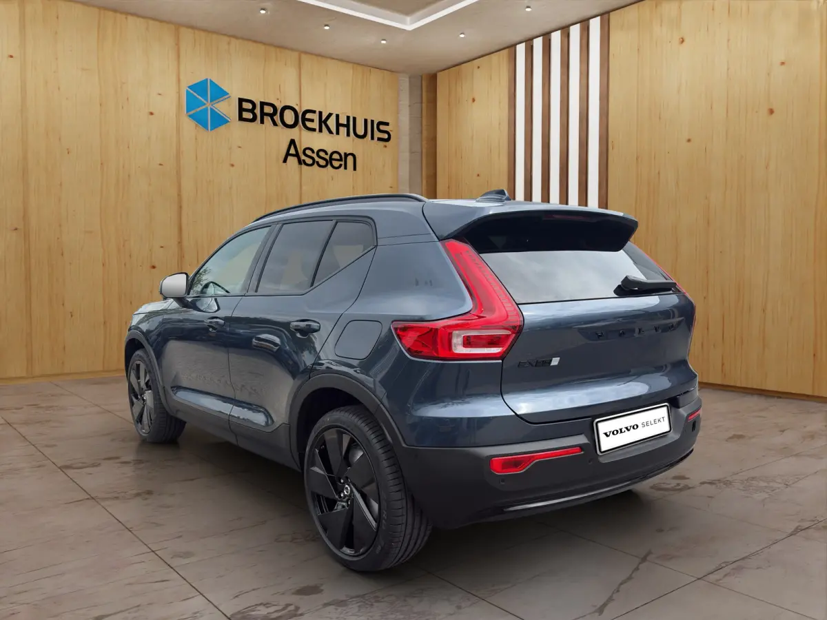 185 kW Single Motor Extended Range RWD Plus Black Edition | BLIS | 360 Camera | Stoel + Stuur Verwarming | Harman Kardon | Keyless Start / Entry |