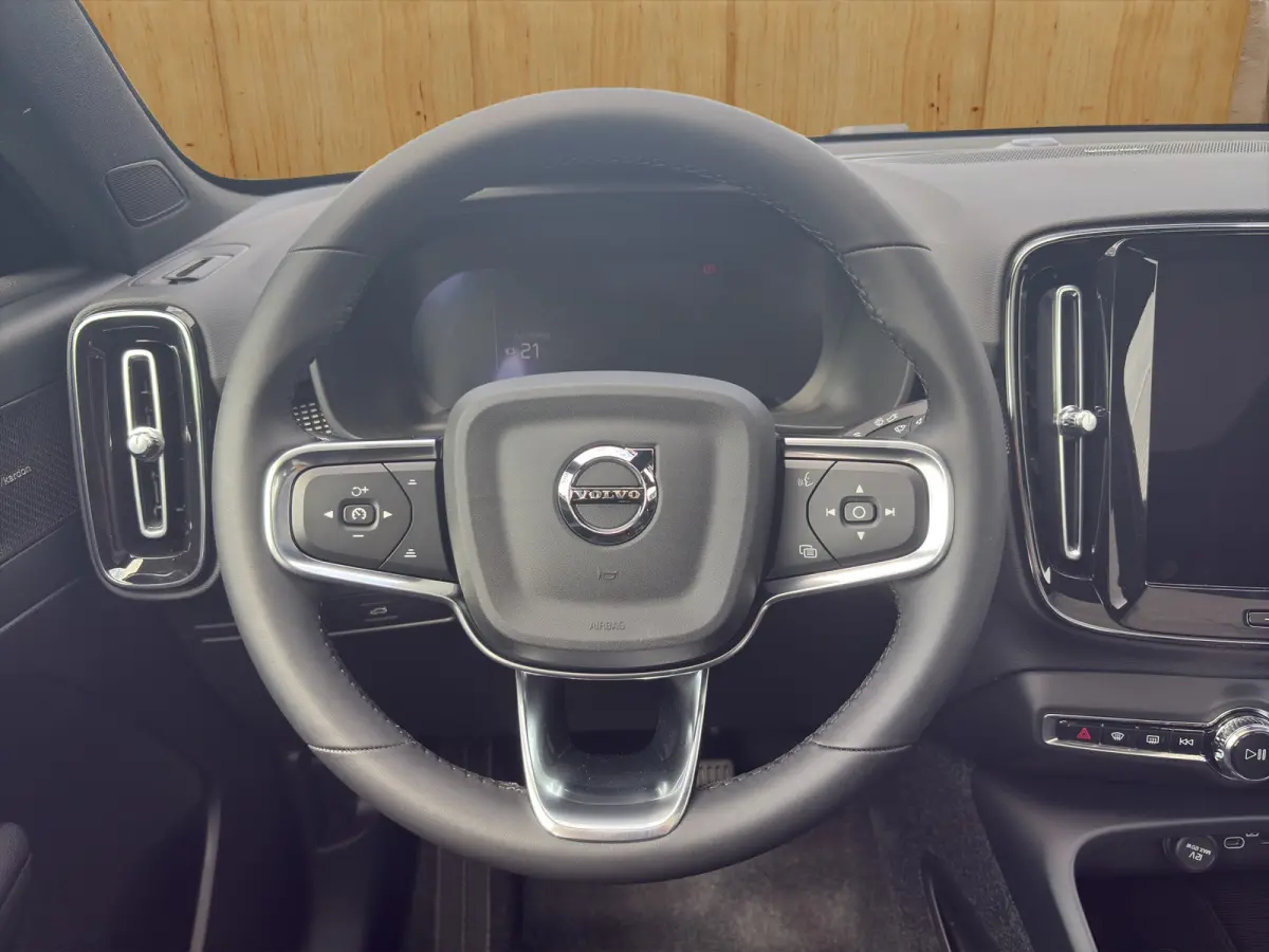 175 kW Single Motor RWD Plus Dark | BLIS | Harman Kardon | Panoramadak | Keyless start / entry | Stoel + Stuur Verwarming |