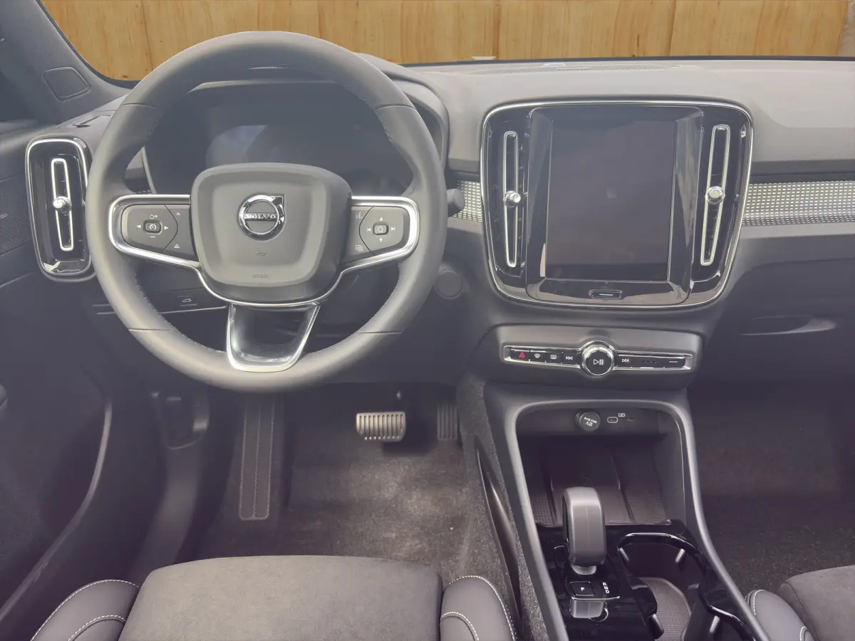 175 kW Single Motor RWD Plus Dark | BLIS | Harman Kardon | Panoramadak | Keyless start / entry | Stoel + Stuur Verwarming |
