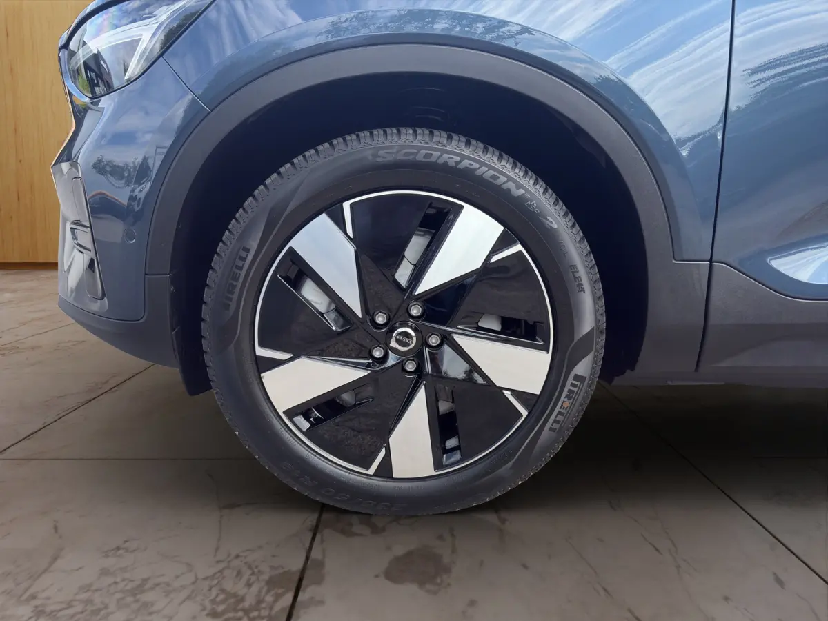 175 kW Single Motor RWD Plus Dark | BLIS | Harman Kardon | Panoramadak | Keyless start / entry | Stoel + Stuur Verwarming |