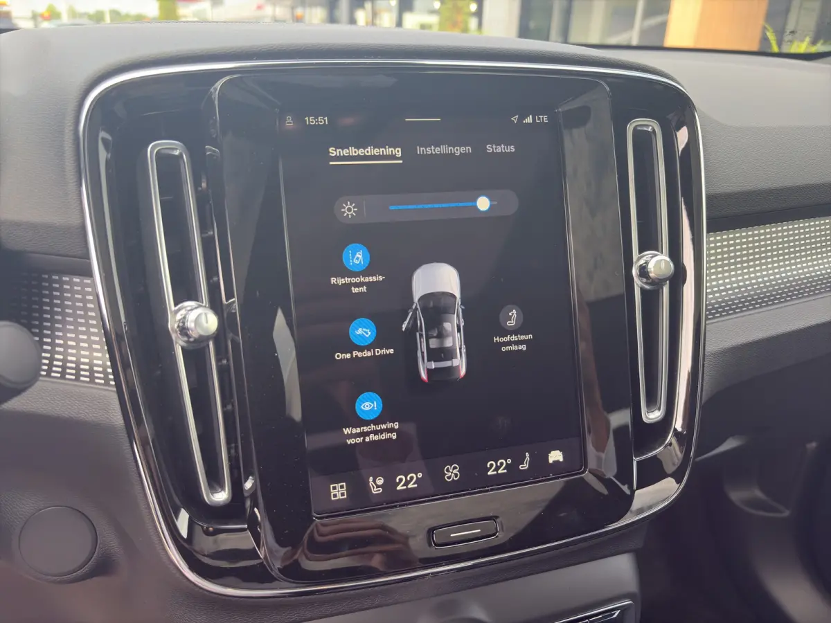 175 kW Single Motor RWD Plus Dark | BLIS | Harman Kardon | Panoramadak | Keyless start / entry | Stoel + Stuur Verwarming |