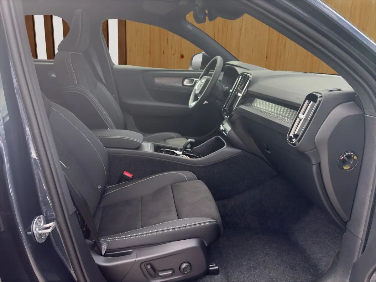 175 kW Single Motor RWD Plus Dark | BLIS | Harman Kardon | Panoramadak | Keyless start / entry | Stoel + Stuur Verwarming |