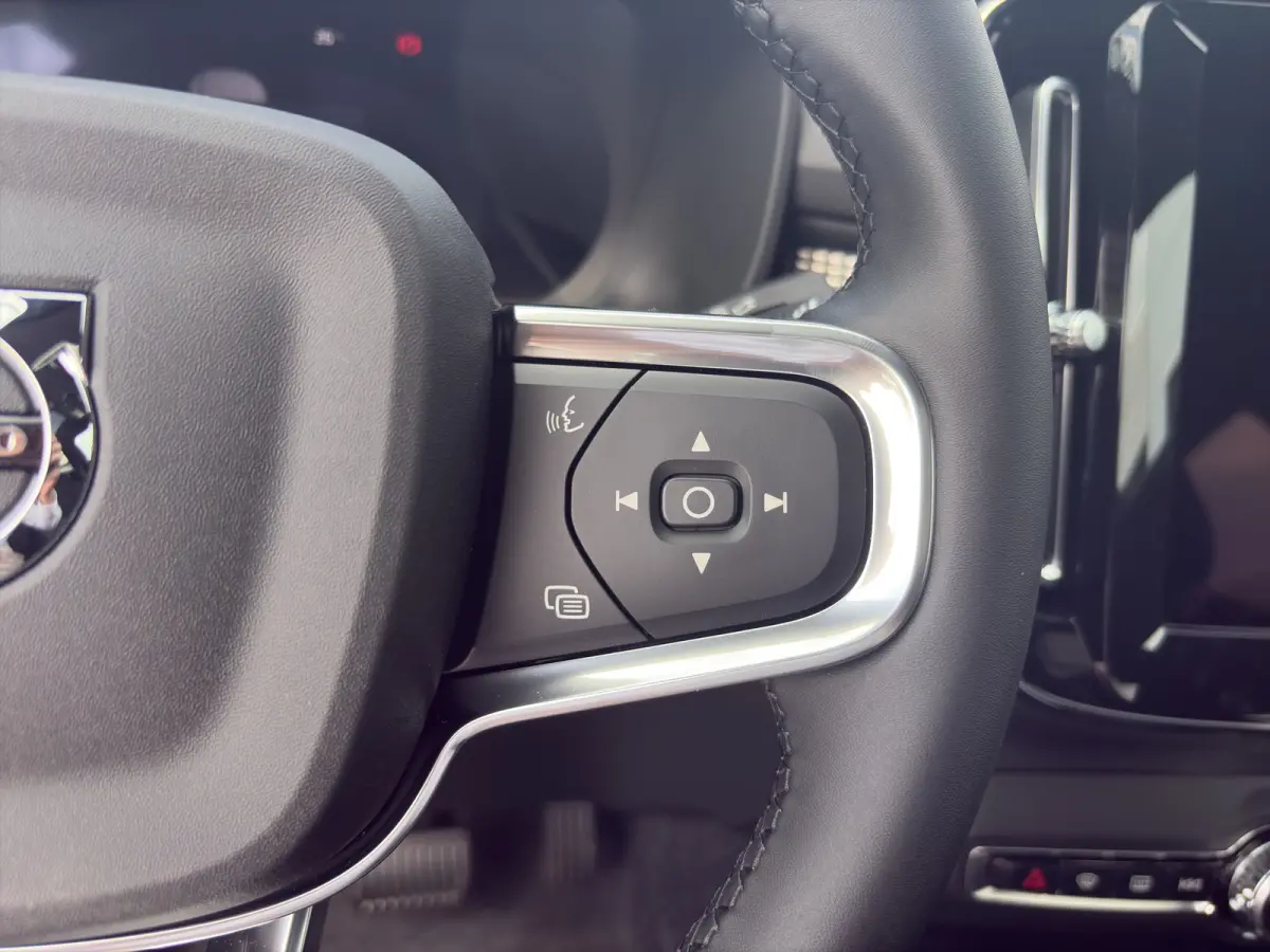 175 kW Single Motor RWD Plus Dark | BLIS | Harman Kardon | Panoramadak | Keyless start / entry | Stoel + Stuur Verwarming |