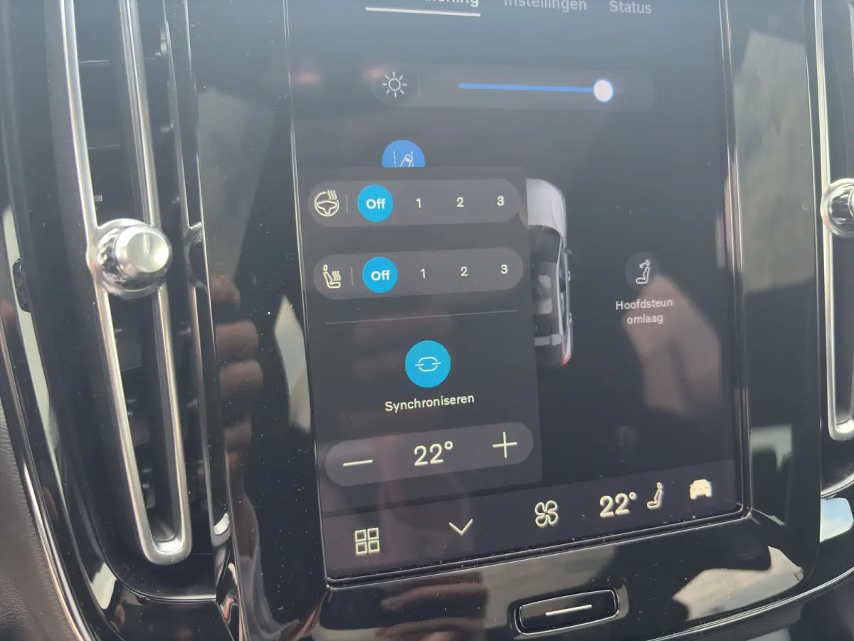 175 kW Single Motor RWD Plus Dark | BLIS | Harman Kardon | Panoramadak | Keyless start / entry | Stoel + Stuur Verwarming |