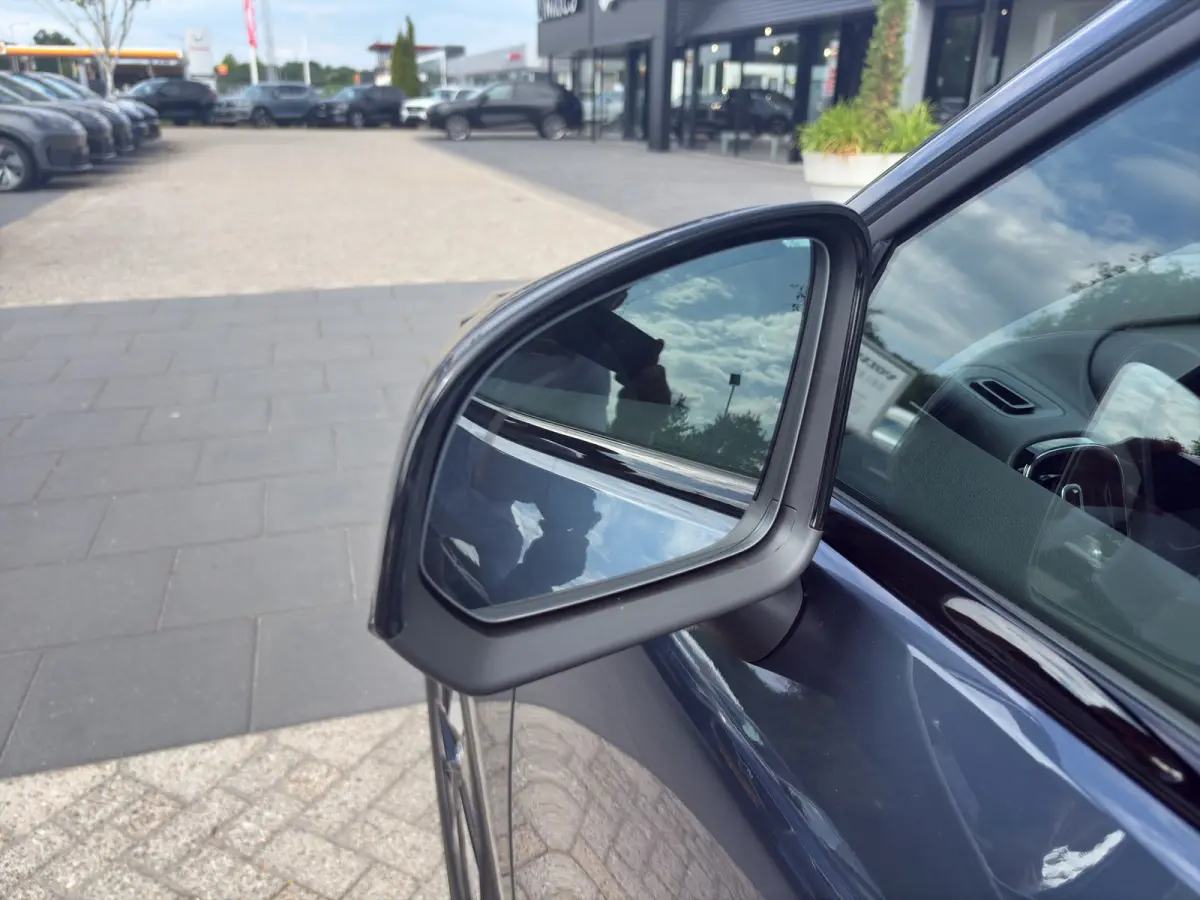 175 kW Single Motor RWD Plus Dark | BLIS | Harman Kardon | Panoramadak | Keyless start / entry | Stoel + Stuur Verwarming |