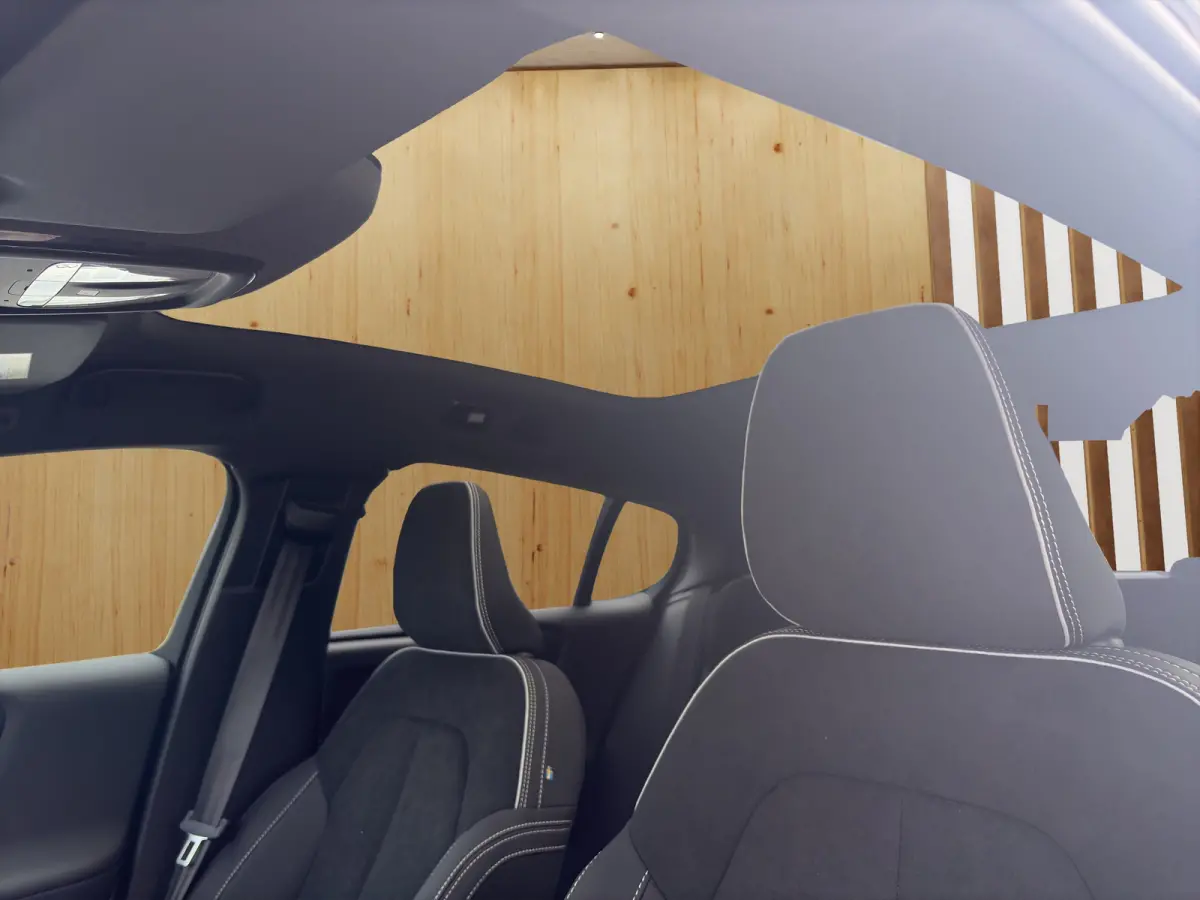 175 kW Single Motor RWD Plus Dark | BLIS | Harman Kardon | Panoramadak | Keyless start / entry | Stoel + Stuur Verwarming |