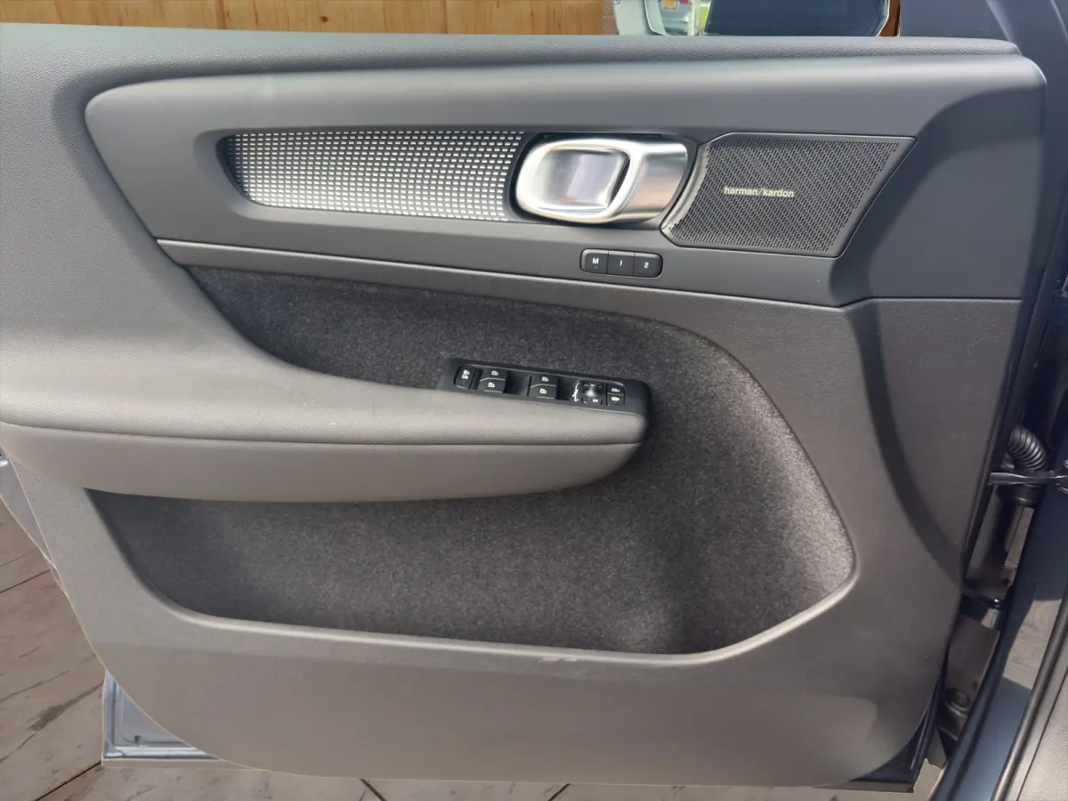 175 kW Single Motor RWD Plus Dark | BLIS | Harman Kardon | Panoramadak | Keyless start / entry | Stoel + Stuur Verwarming |