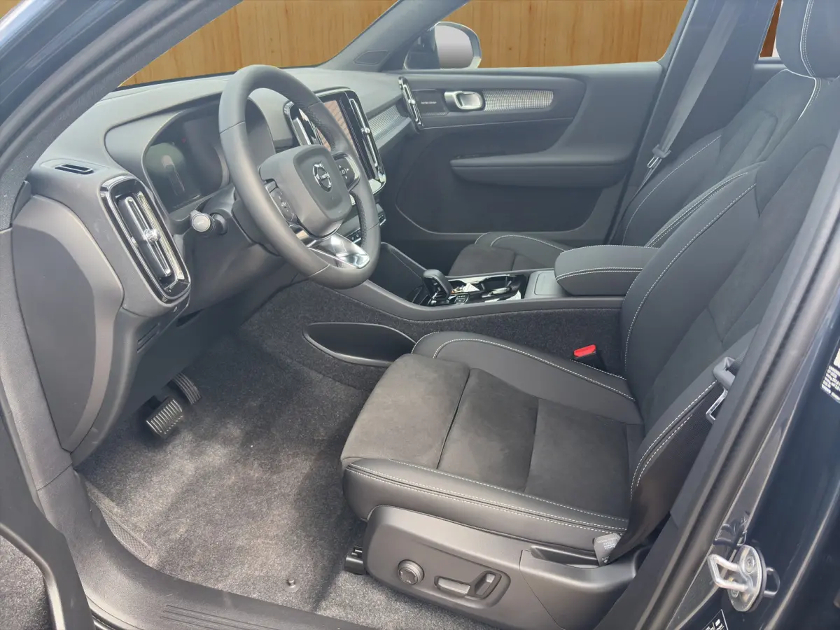 175 kW Single Motor RWD Plus Dark | BLIS | Harman Kardon | Panoramadak | Keyless start / entry | Stoel + Stuur Verwarming |