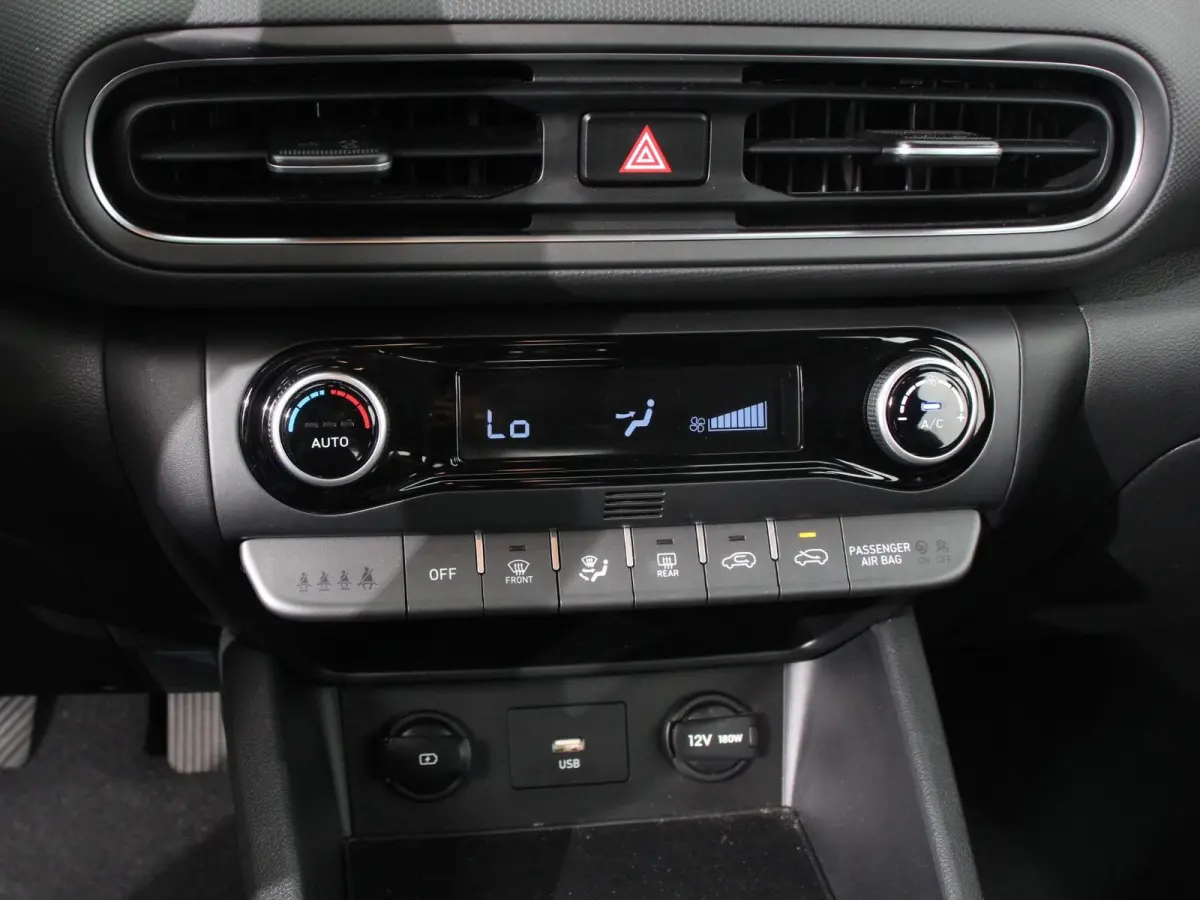 1.0 T-GDI Comfort Climate control Camera Cruise control Parkeersensoren LED Keyless Navigatie Apple Carplay/ Android Auto Lichtmetalen Velgen