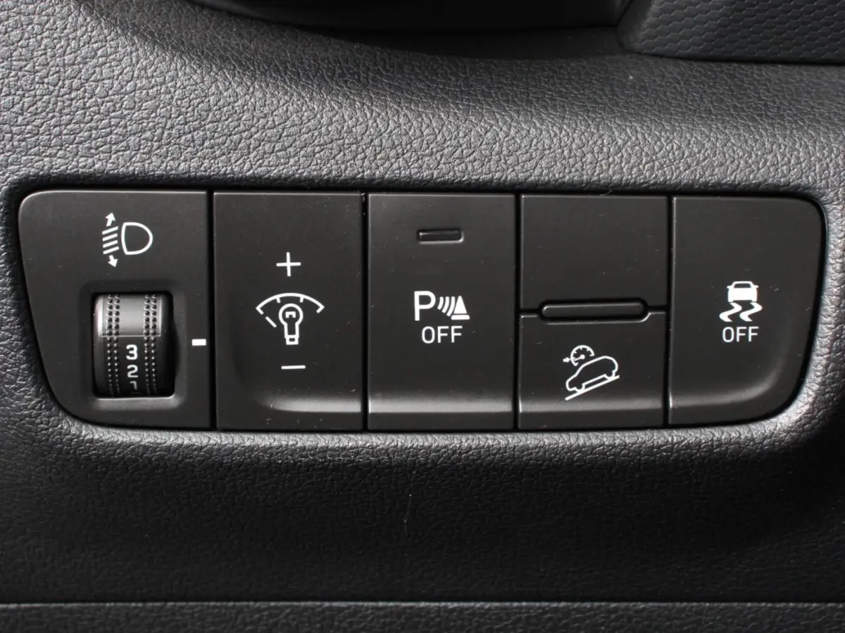 1.0 T-GDI Comfort Climate control Camera Cruise control Parkeersensoren LED Keyless Navigatie Apple Carplay/ Android Auto Lichtmetalen Velgen