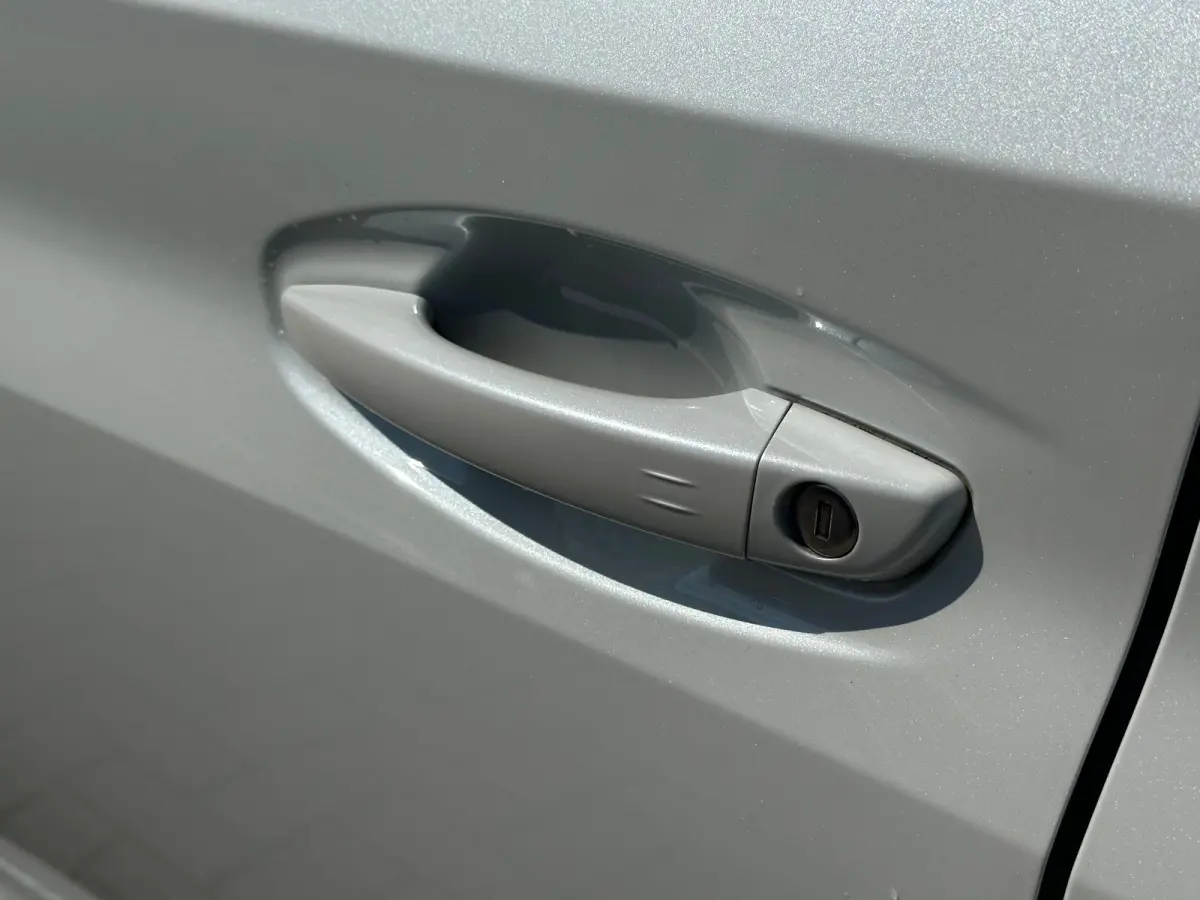 1.2 PureTech GT Pack Adaptieve Cruise | Leder/Alcantara Stoelen | Camera | Carplay | LED | Parkeersensoren Rondom | Navigatie | Achteruitrijcamera | Afwijkende dakkleur | Airco (automatisch)