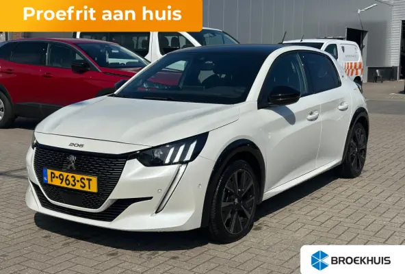 1.2 PureTech GT Pack Adaptieve Cruise | Leder/Alcantara Stoelen | Camera | Carplay | LED | Parkeersensoren Rondom | Navigatie | Achteruitrijcamera | Afwijkende dakkleur | Airco (automatisch)