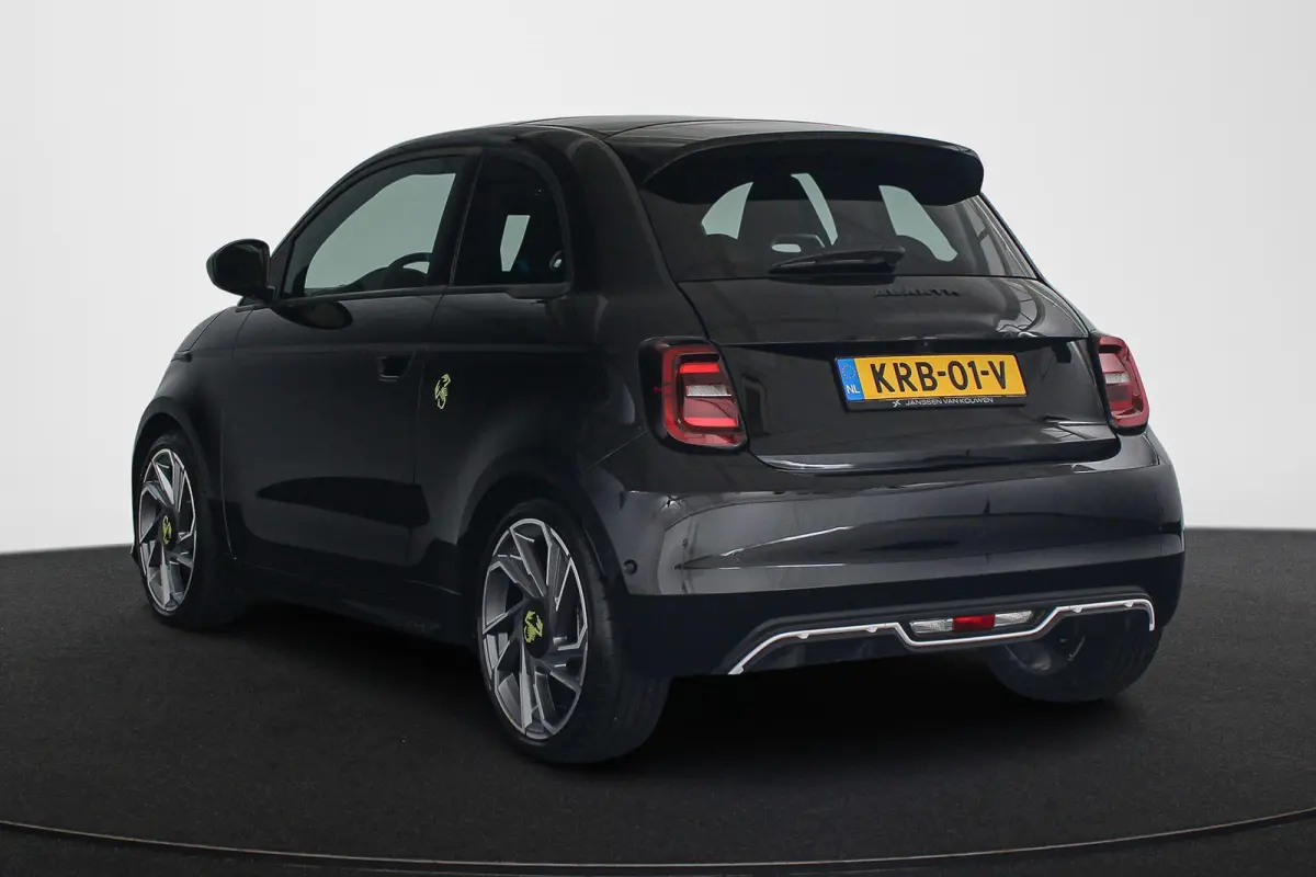 Abarth Scorpionissima 42 kWh Panoramadak JBL Stoelverwarming