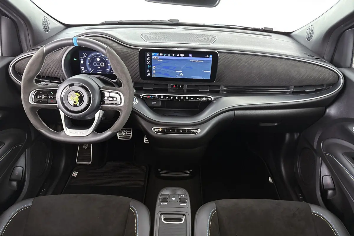 Abarth Scorpionissima 42 kWh Panoramadak JBL Stoelverwarming