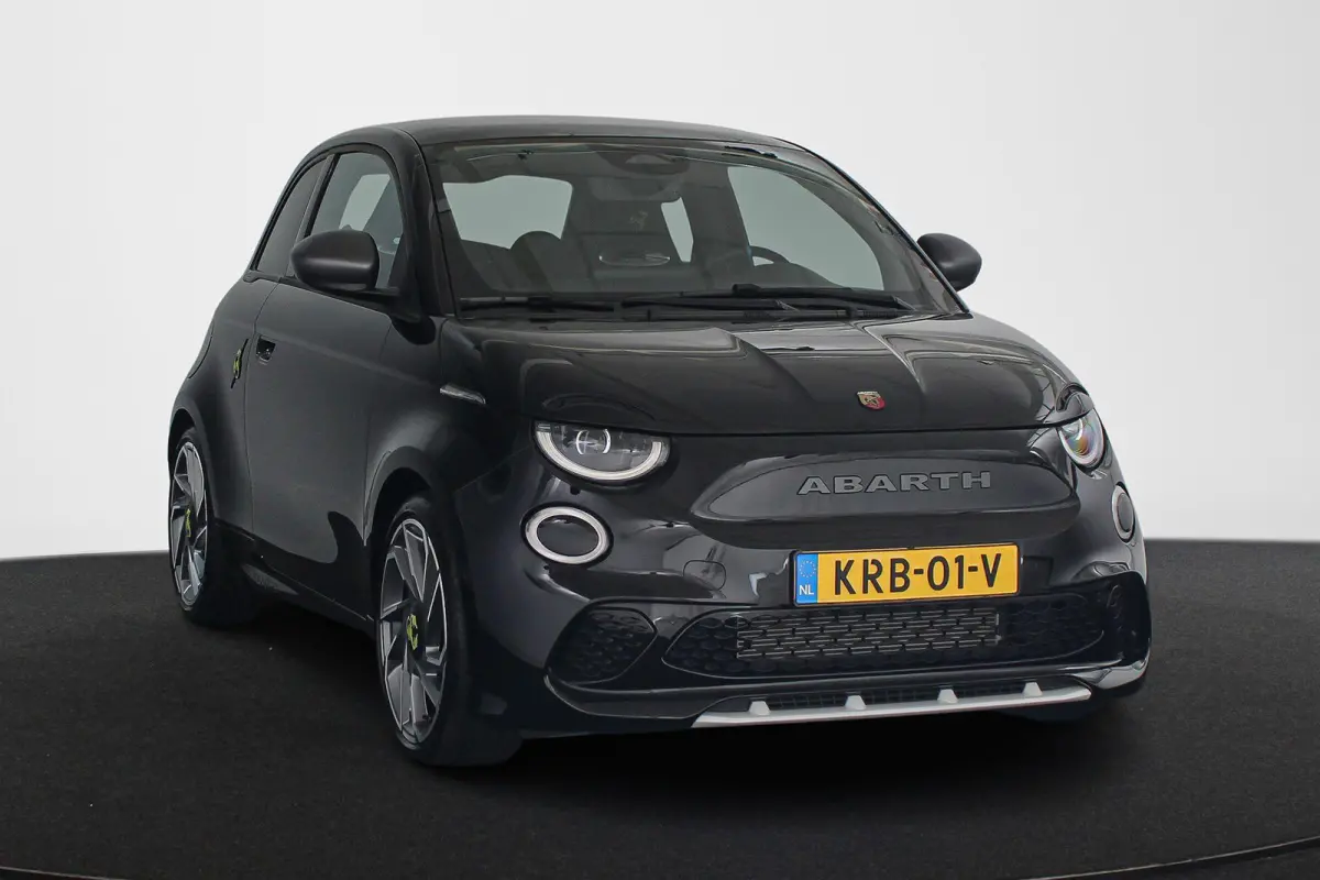 Abarth Scorpionissima 42 kWh Panoramadak JBL Stoelverwarming