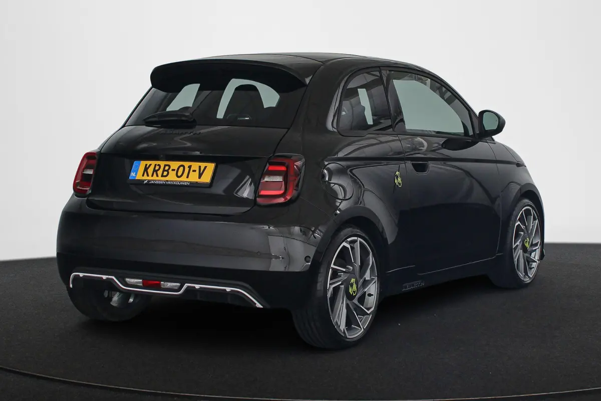 Abarth Scorpionissima 42 kWh Panoramadak JBL Stoelverwarming