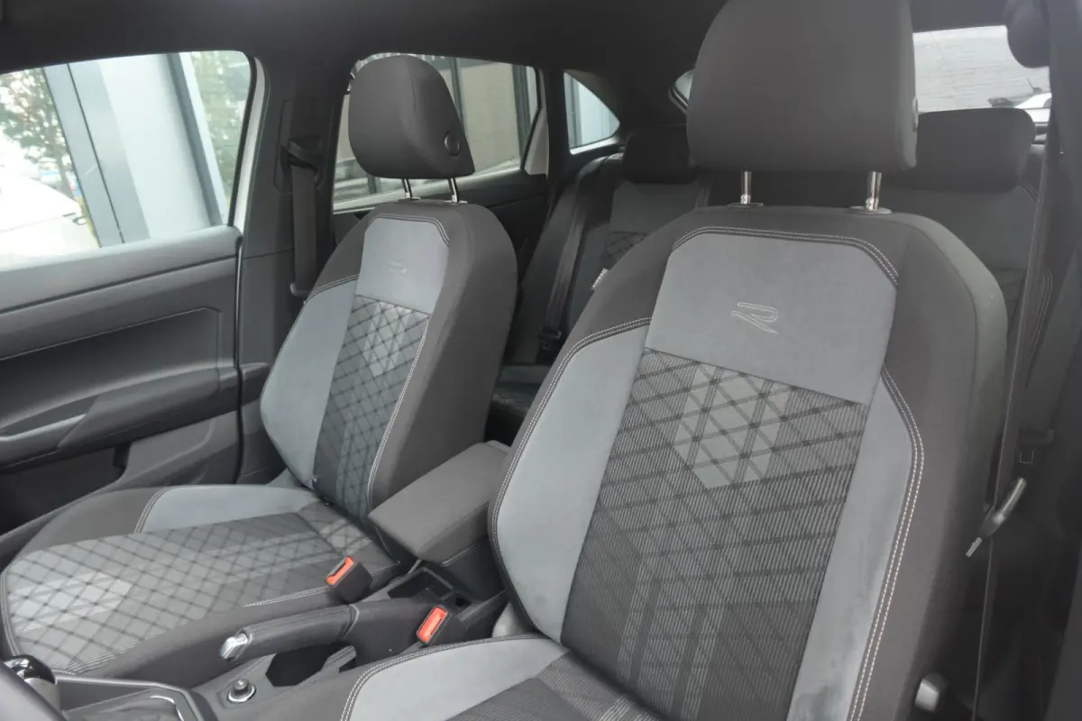 1.5 TSI R-Line PANO KEYLESS CAM