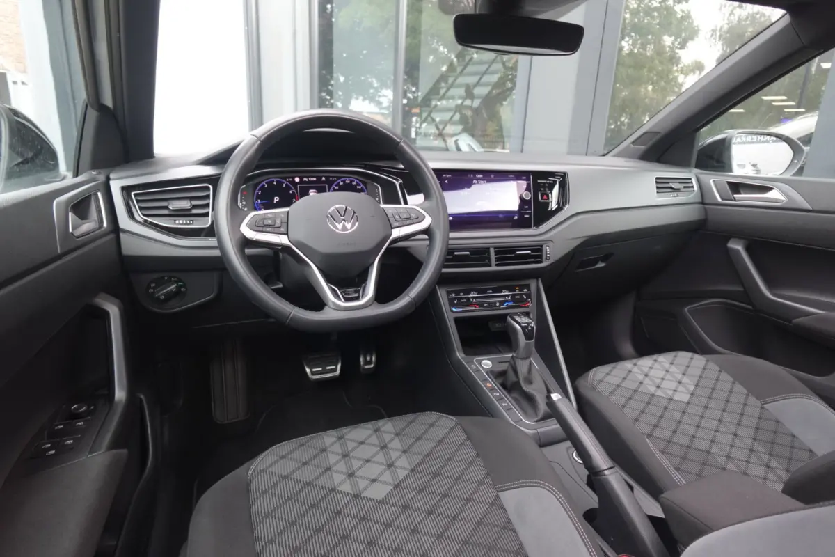 1.5 TSI R-Line PANO KEYLESS CAM