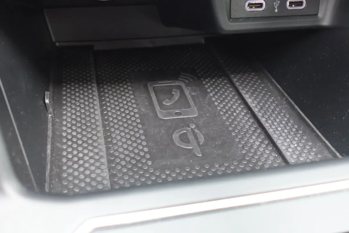 1.5 TSI R-Line PANO KEYLESS CAM