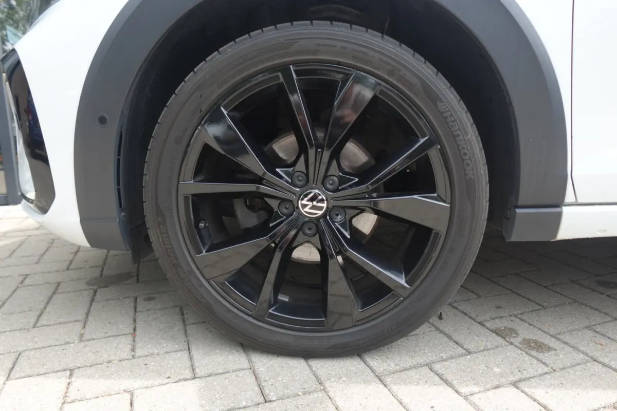 1.5 TSI R-Line PANO KEYLESS CAM