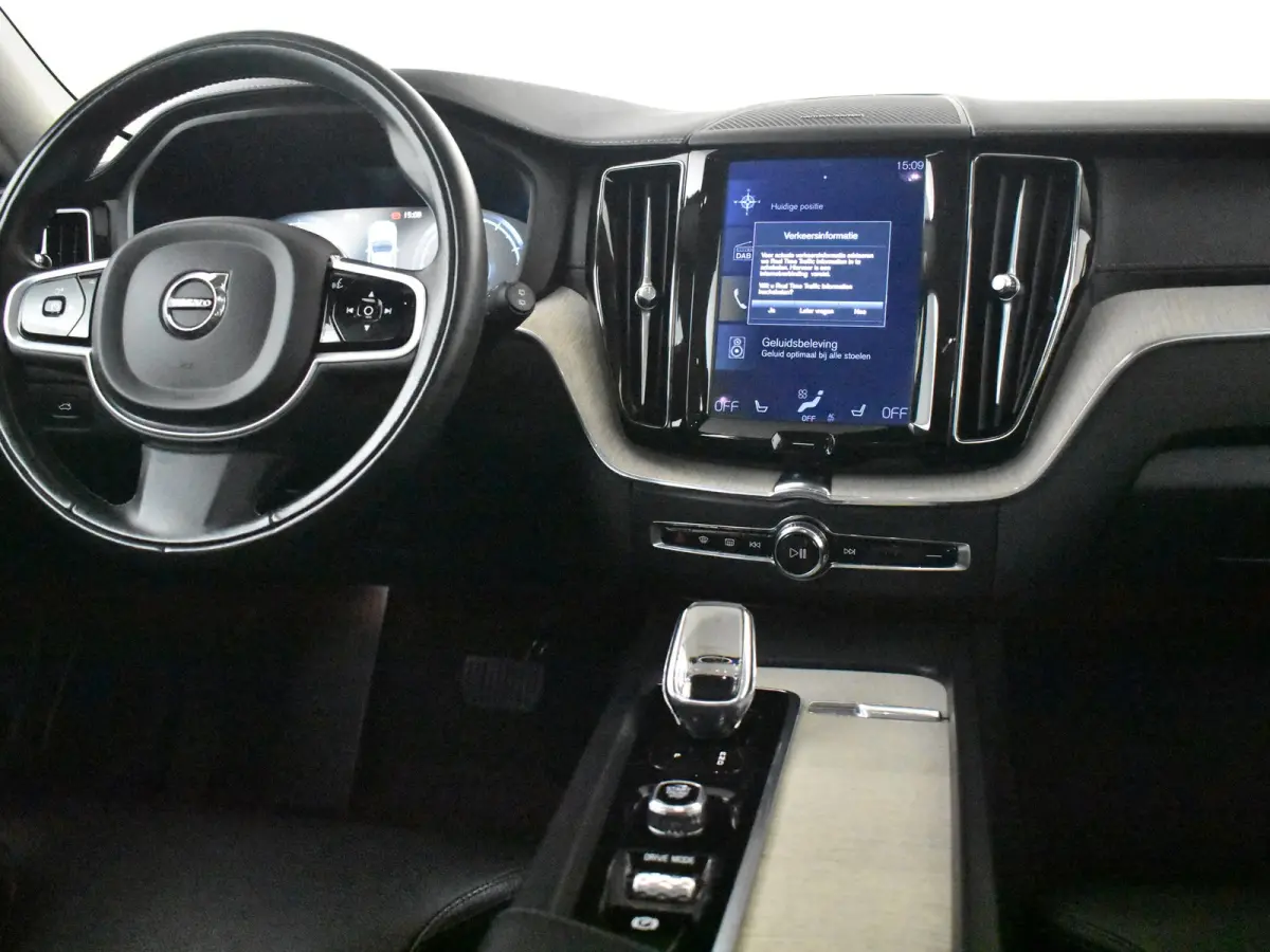 2.0 B5 Inscription 250pk AUTO | Panoramadak | Lederen bekleding | Harman Kardon audio | Stoelverwarming voor en achter | Adaptive cruise | Elektrische achterklep | 19" LMV