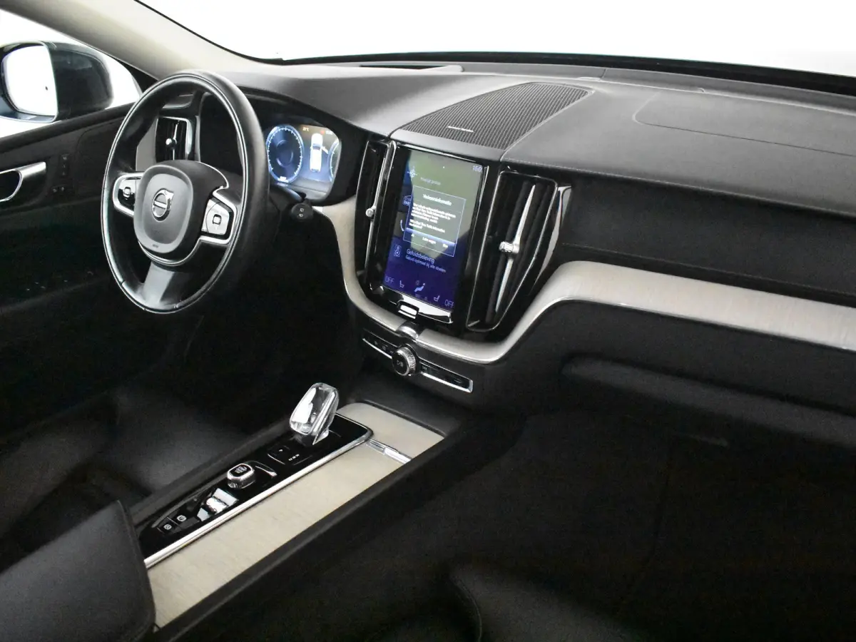 2.0 B5 Inscription 250pk AUTO | Panoramadak | Lederen bekleding | Harman Kardon audio | Stoelverwarming voor en achter | Adaptive cruise | Elektrische achterklep | 19" LMV