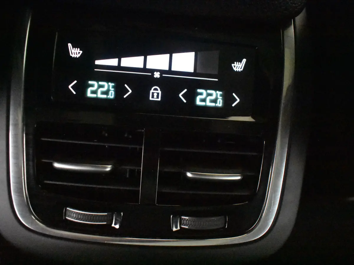 2.0 B5 Inscription 250pk AUTO | Panoramadak | Lederen bekleding | Harman Kardon audio | Stoelverwarming voor en achter | Adaptive cruise | Elektrische achterklep | 19" LMV